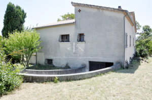 Villa avec studio et terrain de plus de 5000 m²
