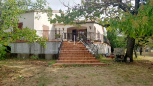 Villa avec studio et terrain de plus de 5000 m²