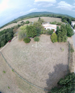 Villa avec studio et terrain de plus de 5000 m²