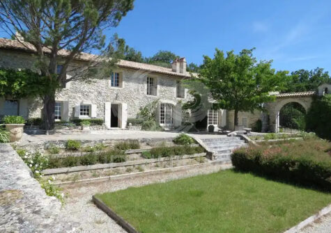 Domaine de 106 hectares en Drôme provençale