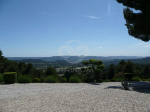 Maison d’architecte en pierre au cœur du Luberon