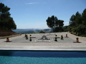 Maison d’architecte en pierre au cœur du Luberon